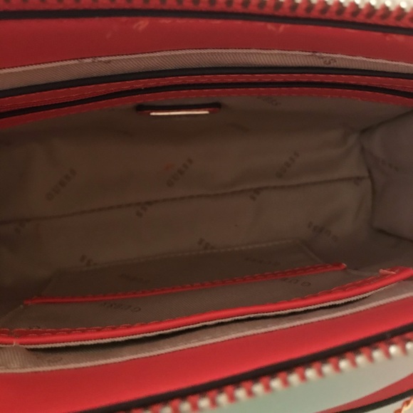 Guess Purse - Picture 6 of 6